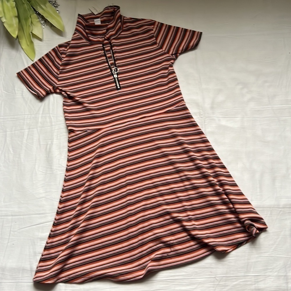 ⭐️nwt Streetwear Society Strype Hype Flare Short Sleeve Dress⭐️ - Picture 2 of 5